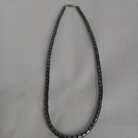 Gunmetal Gray Single Strand Metal Beads Lightweight Unisex Choker Style Necklace - Picture 3 of 8